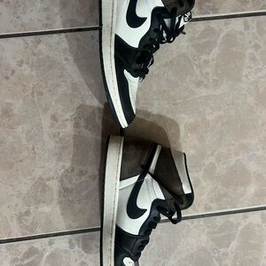 Nike Mochas size 10.5

Not really my style, barely worn.